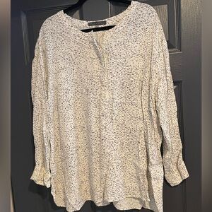 Rose & Olive 2X white blouse with black detail